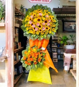Kệ Hoa Hướng Dương Chúc Mừng KT200